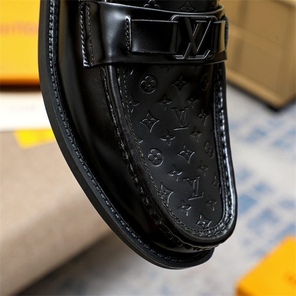 Lv Loafer 020