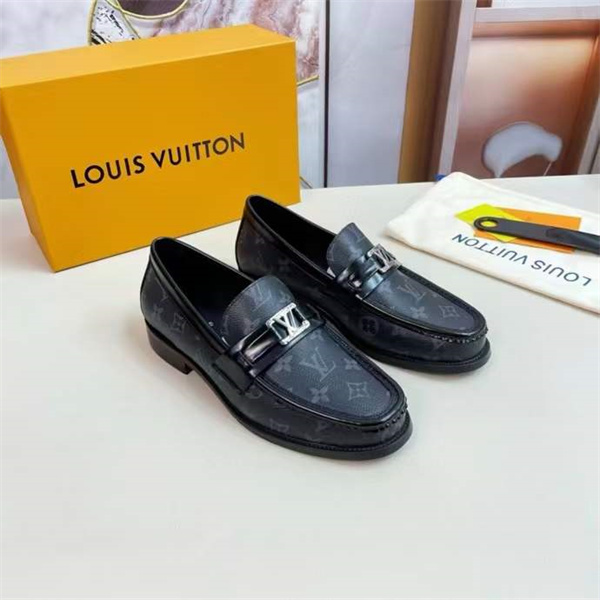 Lv Loafer 046