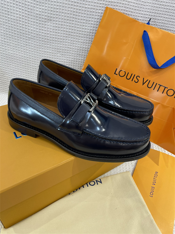 Lv Loafer 050