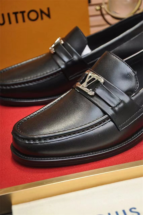 Lv Loafer 058