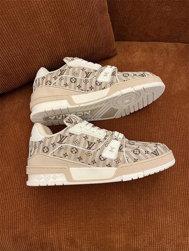 Lv Trainer Sneaker 80