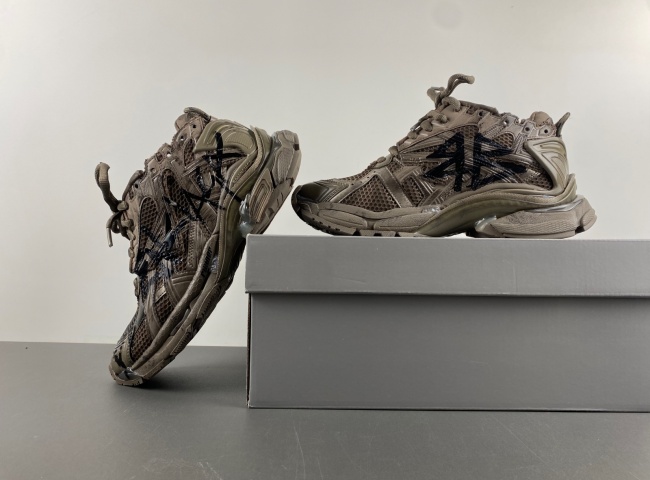 7.5Ba*len*cia*ga/ 677403w3rbq 2010