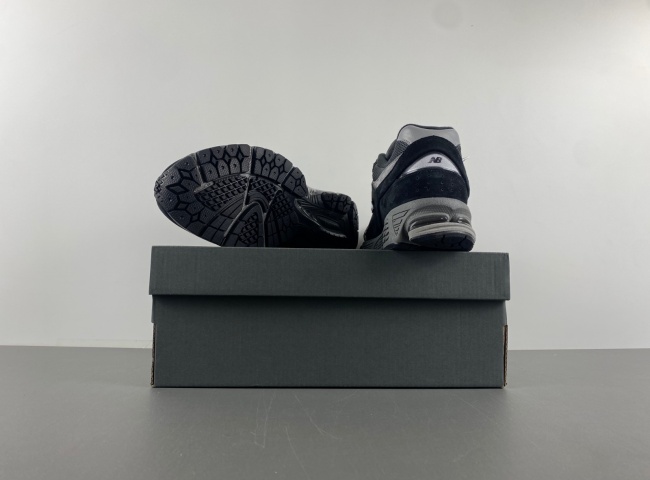 new balance NB M2002RR1