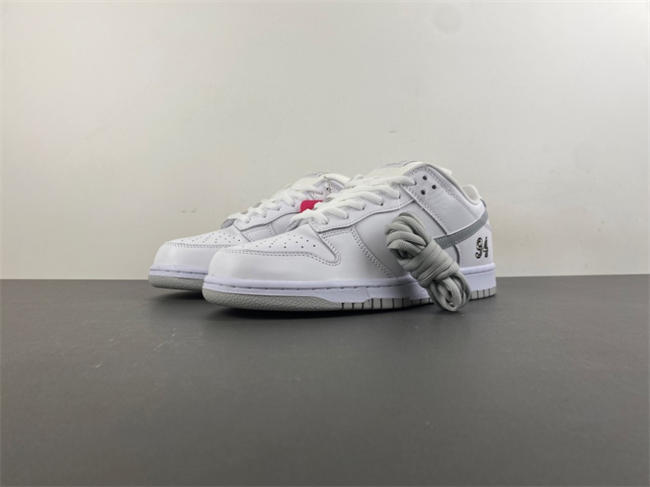 nike sb dunk low S*p*e 94 white metallic silver hq8487-100