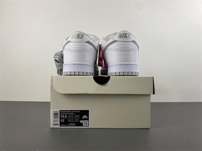 nike sb dunk low S*p*e 94 white metallic silver hq8487-100