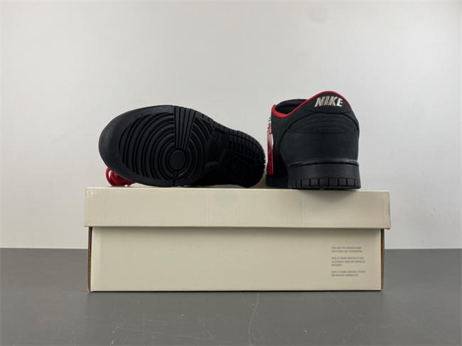 S*p*e x nike sb dunk low “black/red”